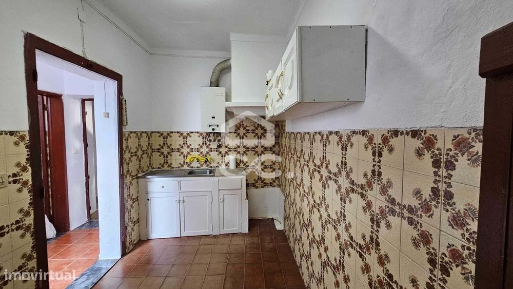 Casa térrea com terraço e aproveitamento de sótão.