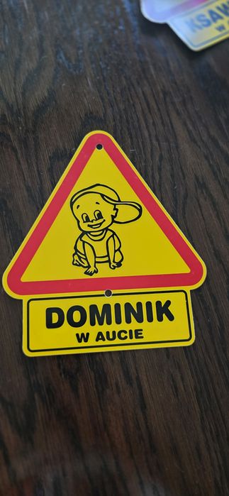 Tabliczki imienne do auta