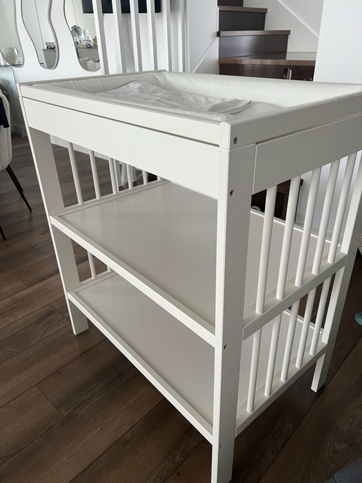 Trocador Gulliver da Ikea com colchão e duas capas