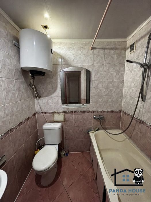 Продається 1-кімнатна квартира в центрі м. Сарни.