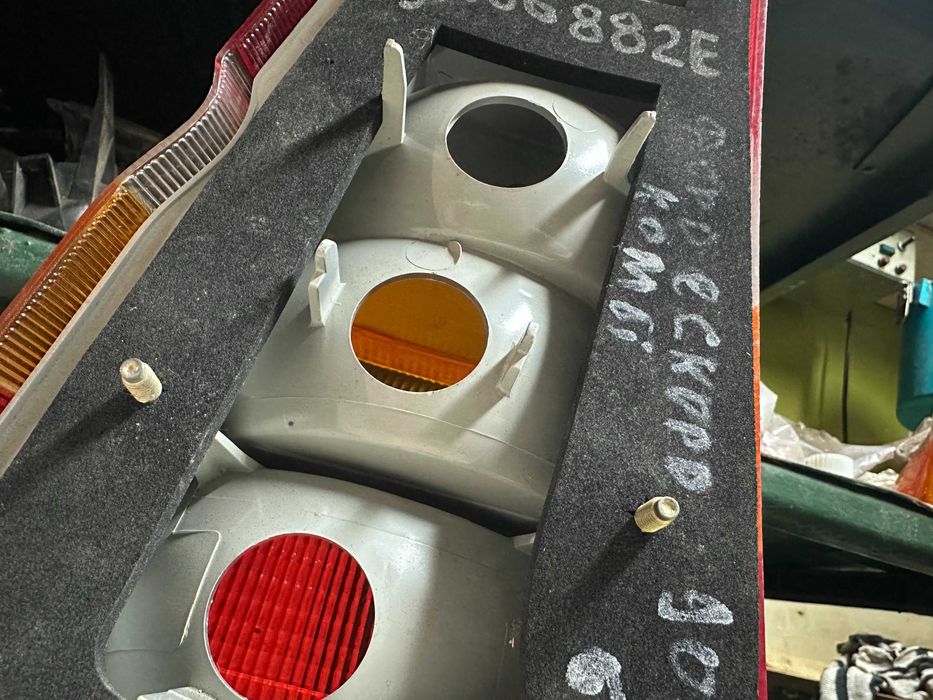 Правый задний фонарь для Ford Escort VII Estate 91AG13A602, 137824-00