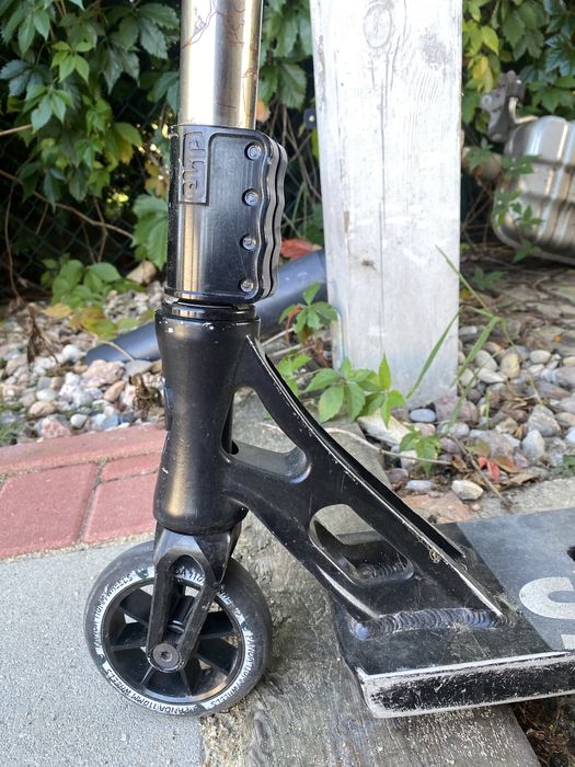 Hulajnoga wyczynowa używana (złożona na skatepro)