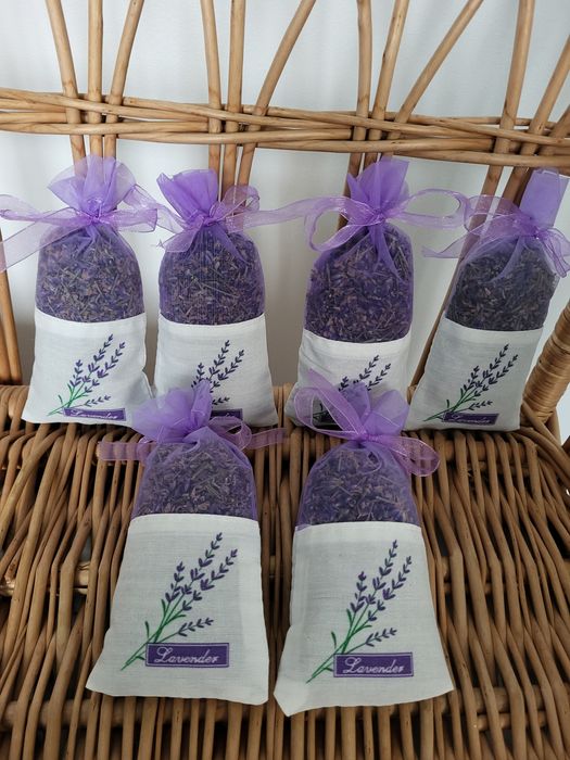 Intensywny zapach susz lawendy w woreczku