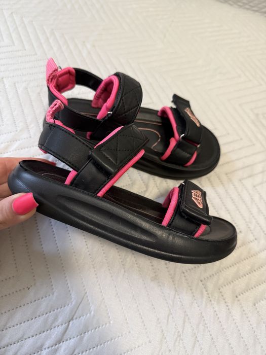 Босоніжки для дівчинки