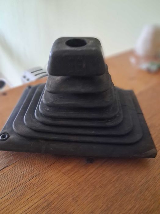 продам пыльник на кулису скоростей москвич 2141