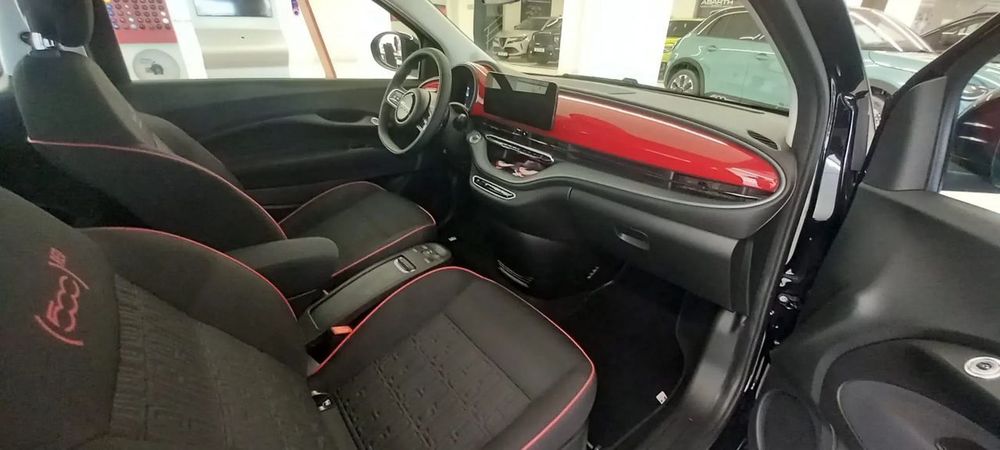 Fiat 500e (RED)530758325418731527