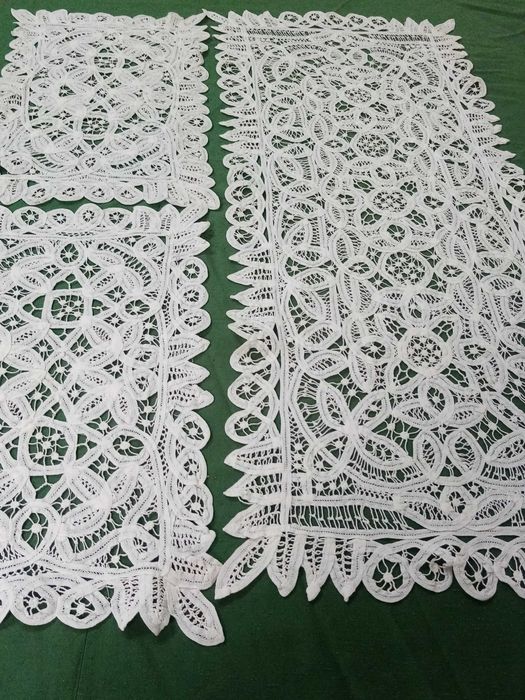 Conjunto de 3 Naperons antigos