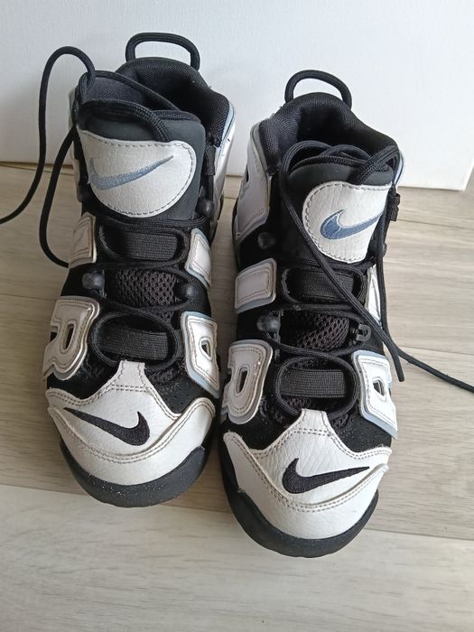 Nike uptempo black and white