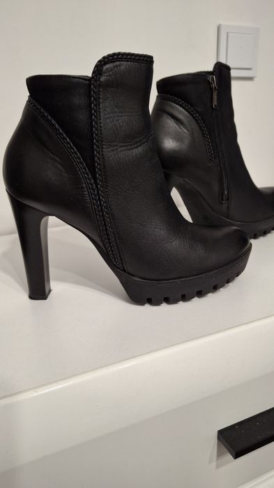 Czarne skórzane botki Robson