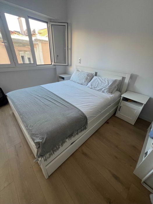 Cama IKEA Songesand Queen com Gavetas de Arrumação — Como Nova