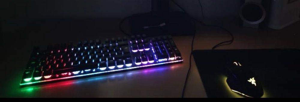 Vendo teclado e mouse — € 20 pelo conjunto.