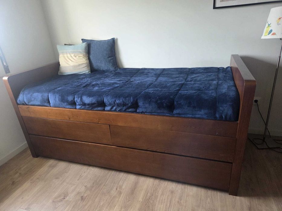Cama dupla de solteiro com gavetões