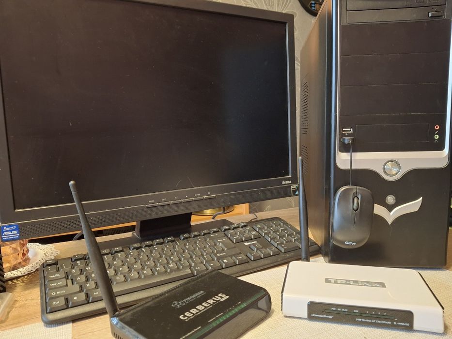 Komputer stacjonarny+monitor+subwoffer 2+1,  router wifi 2x w zestawie