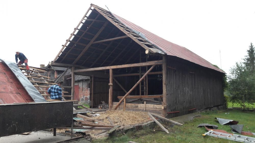 Skup desek starego drewna rozbiorki stodół stodoła