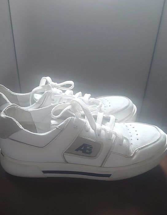 Білі шкіряні кросівки р.36