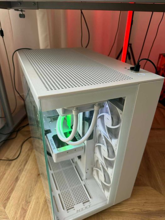 Komputer rtx 5070 TI AMD Ryzen 7 9800X3D 32GB RAMU WINDOWS 11 2TB SSD