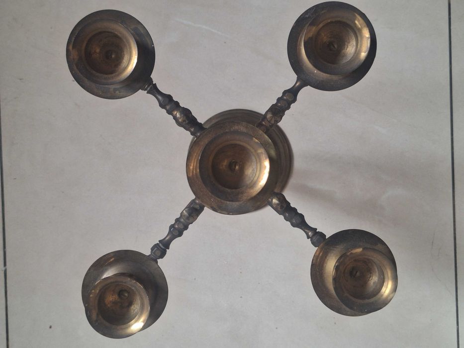 Świeczniki różnych rozmiarów