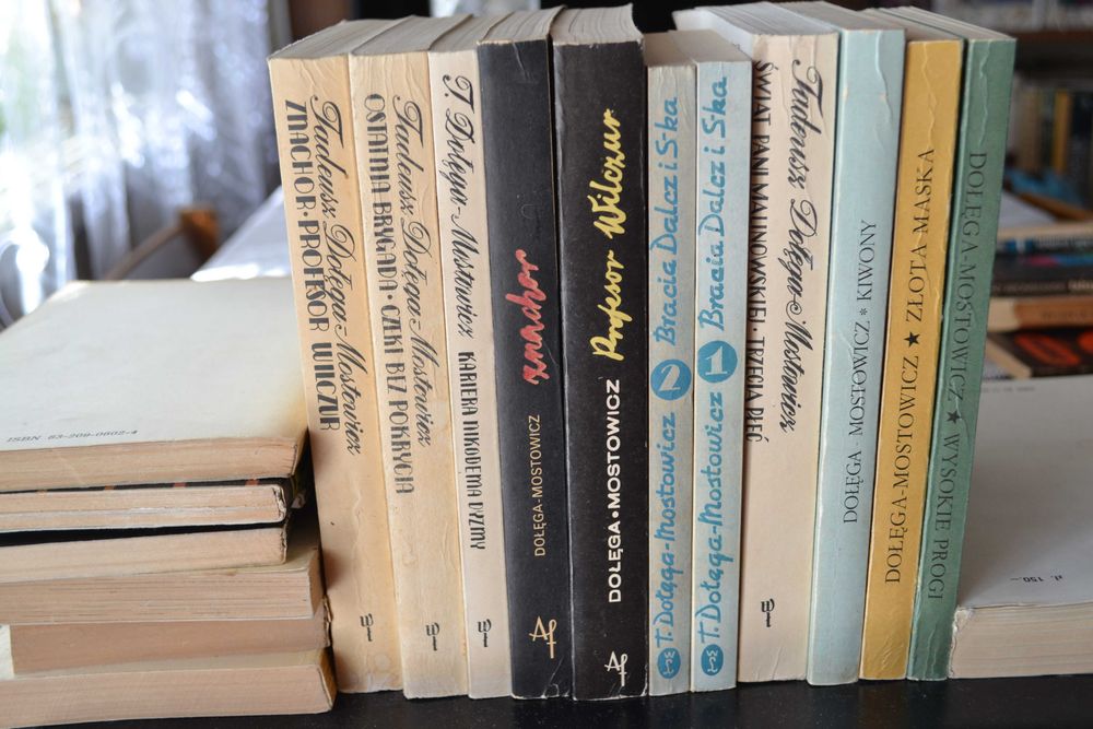 Powieści Tadeusza Dołęgi-Mostowicza.