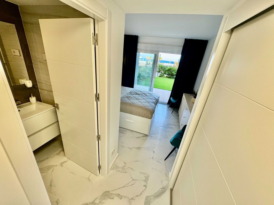 Апартаменти з 2 спальнями · 1-ша лінія моря · Три Басейни · Іспанія