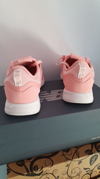 Buty damskie  New Balance modny kolor Rozmiar 35  /  wkładka 22 cm