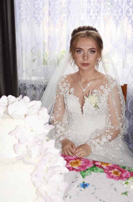Весільна сукня, колір айворі