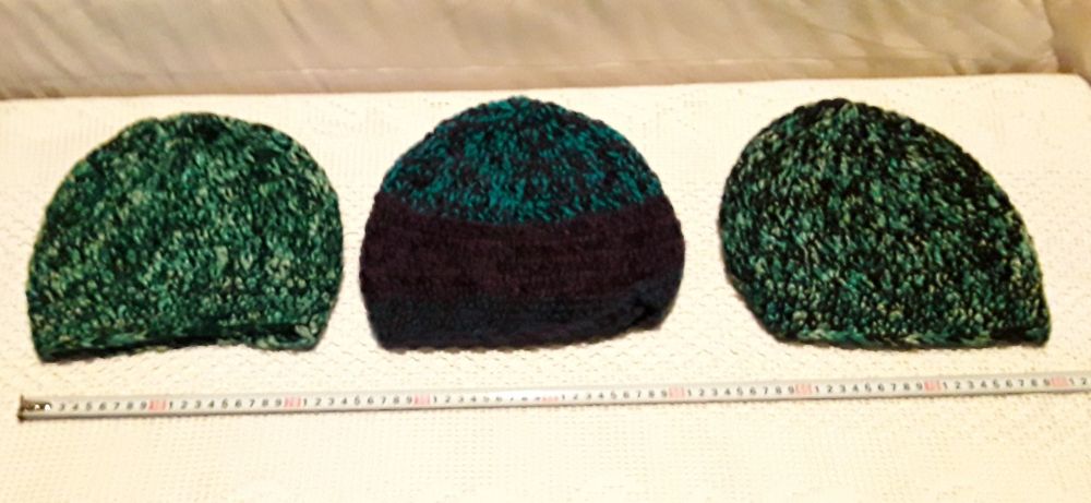Gorros em malha feitos à mão, novos! Peças únicas