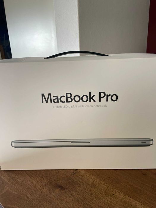 MacBook Pro 15 Inch LED - Impecável