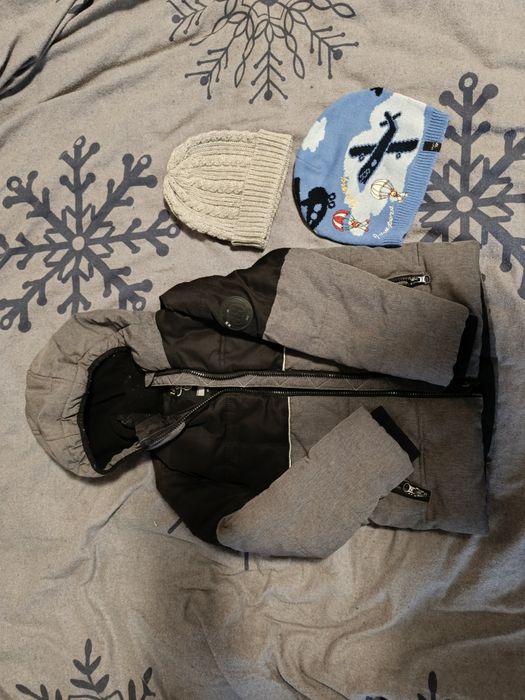 Теплая куртка на  5-7 лет FsF, шапки в  подарок