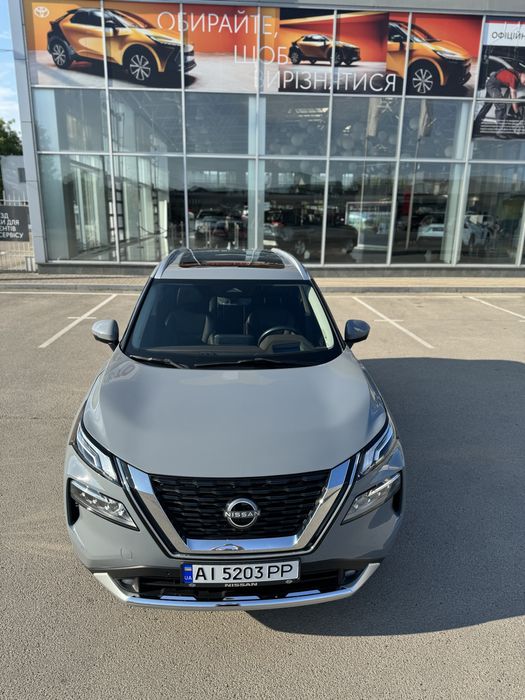 Продам Нісан Рог ,в ідеальному стані,мінімальний удар з америки,все відремонтовано повністю в оригіналі,робилося для себе,тому по машині немає ніяких питань і зауважень !