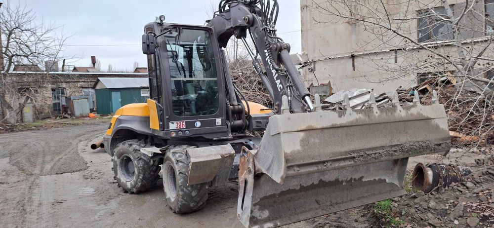 Послуги єкскаватора-навантажувача