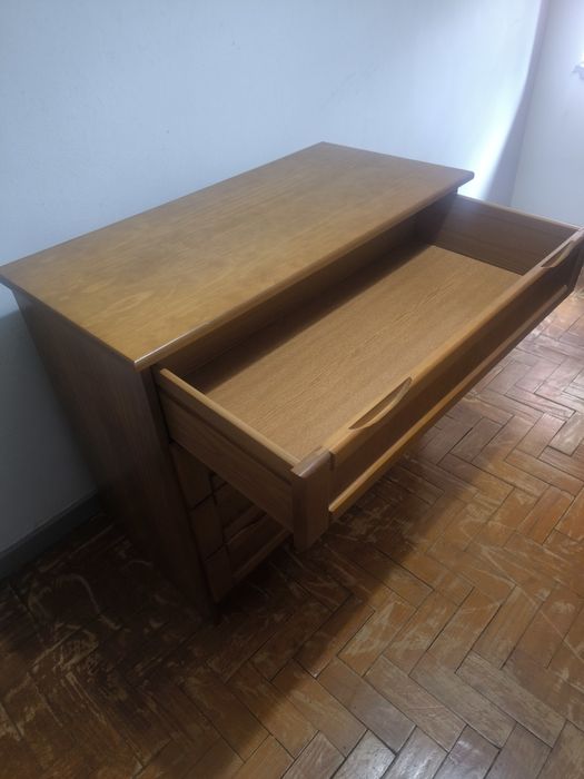 Cómoda em bom estado