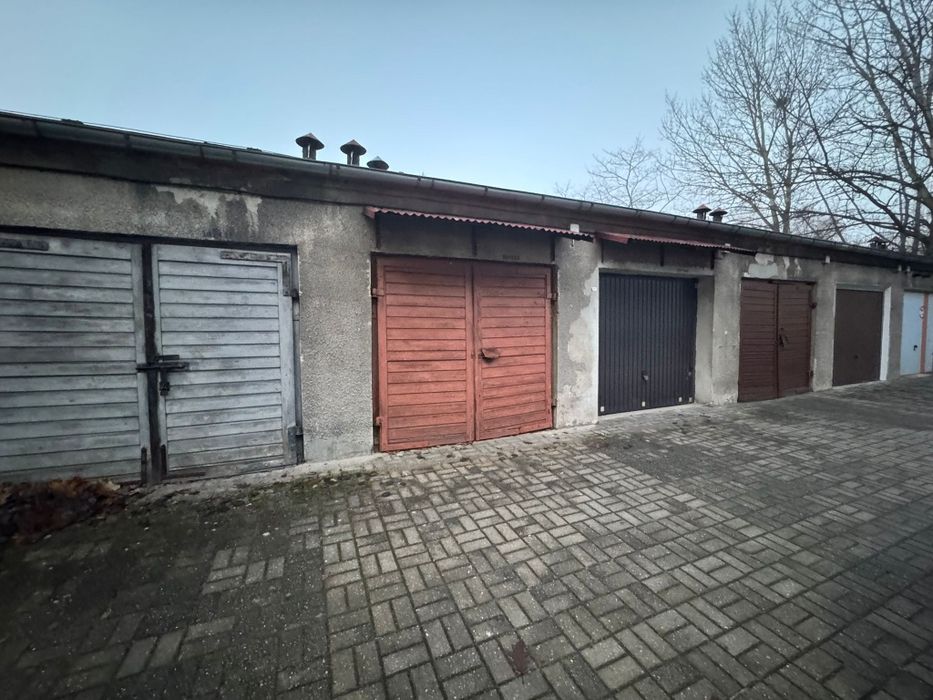 Garaż na  motocykle   lub cały do wynajęcia