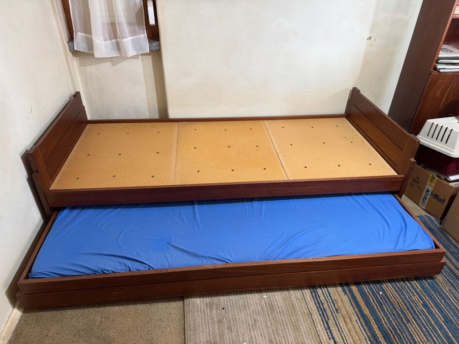 Cama individual em madeira com 2.ª cama em gavetão