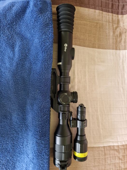 InfiRay TD50L wraz z doświetlaczem X-hog  940