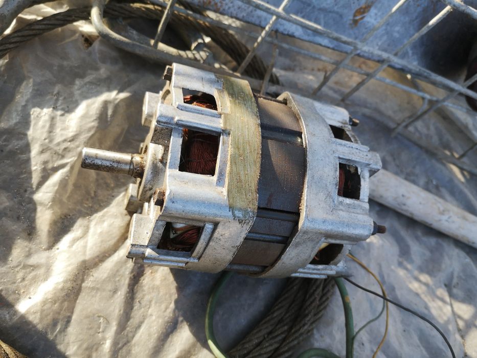 Електродвигун від пральної машини