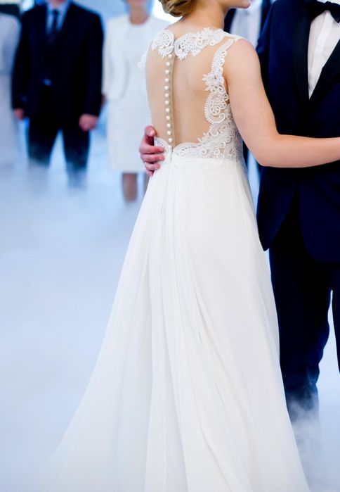 Elegancka suknia ślubna