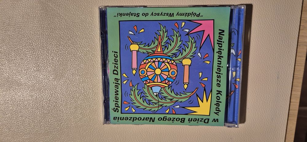 Kolędy świąteczne śpiewają dzieci cd