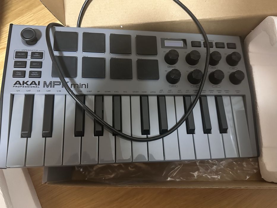 Midi клавіатура Akai MPK mini mk3