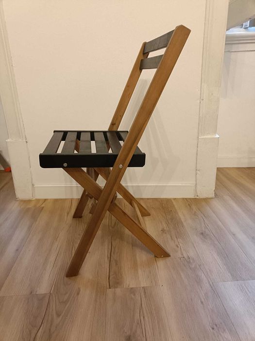 Mesa de jardim e cadeiras