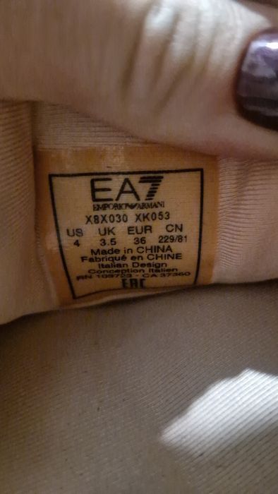 кросівки  EA7 Emporio Armani.  
Rozetka
Rozetka
Ці кросівки впізнавані за