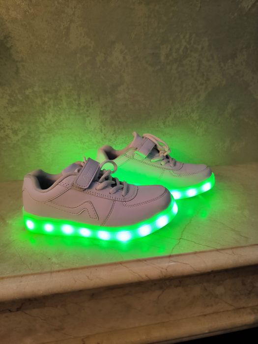 Дитячі кросівки з LED підсвіткою на USB р. 30 (устілка 18.5-19 см) Ідеальний стан
