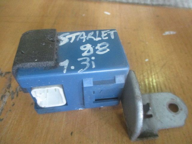 Botão / interruptor electromecânico / relé TOYOTA Starlet (_P9_)