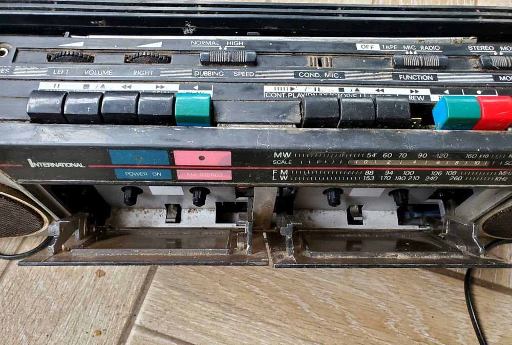 Магнитофон/ магнітола INTERNATIONAL, модель АК-21 (на запчастини): 300 ...