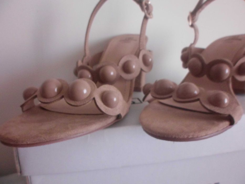 sandálias cor bege novas com etiqueta