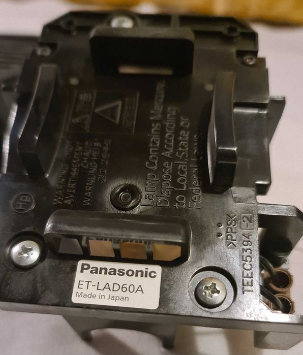 Projector Panasonic PT-DZ770ELK + 2 lentes