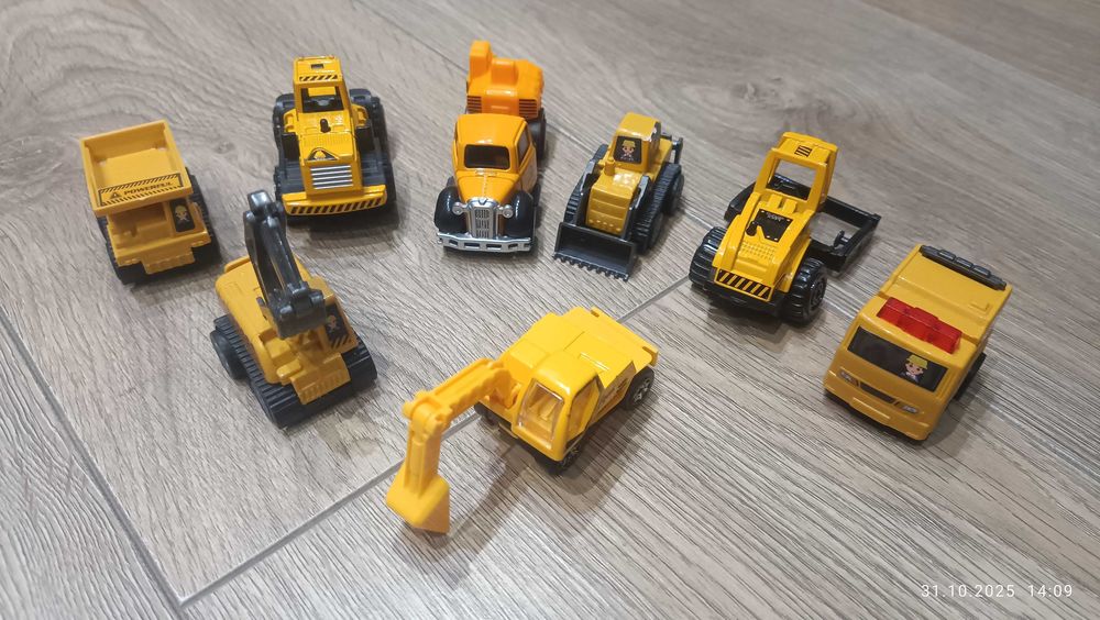 Дитячі машинки  будівельні, гоночні
