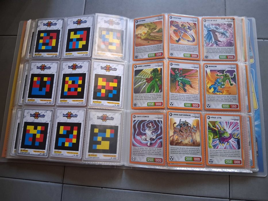 Coleção Invizimals e Invizimals Nova Aliança (Incompleta) - Cadernetas + Cartas