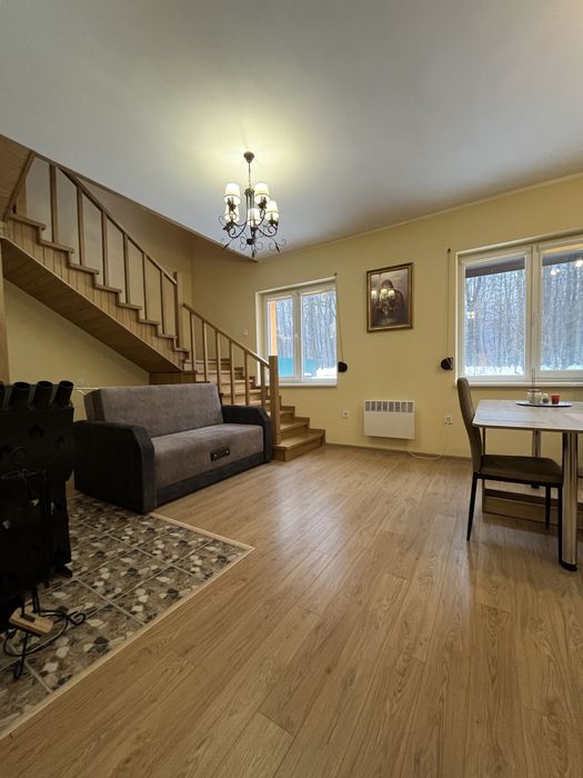 Готовий будинок біля лісу,поруч міста,готовий до заселення.