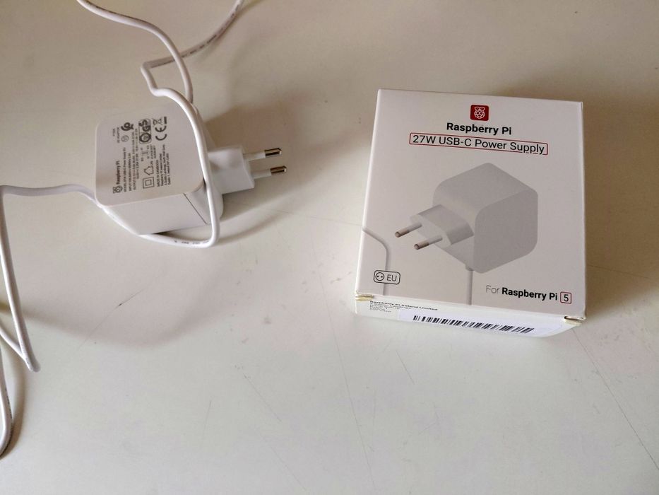 Raspberry Pi 500 + alimentação