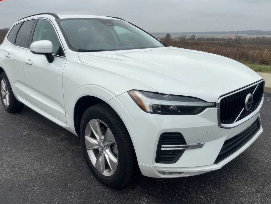 Volvo XC60 B5 Momentum      2022